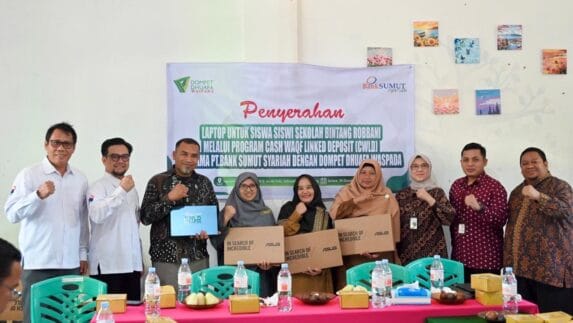 Program Cash Waqf Linked Deposit (CWLD),PT Bank Sumut Dukung Pendidikan dengan Bantuan Laptop untuk Siswa