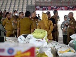 Wagub Surya Pantau Gudang Logistik Bantuan Korban Bencana Sumut