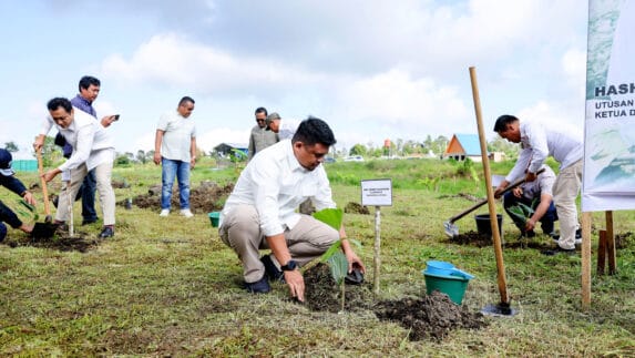 Tanam Satu Juta Pohon Bersama Utusan Khusus Presiden,Gubernur Sumut Bobby Tegaskan Menjaga Lingkungan Tugas Bersama