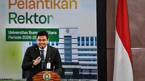 Pelantikan Rektor USU,Bobby Nasution Titipkan Nasib Mahasiswa Korban Bencana ke Wamen PTST