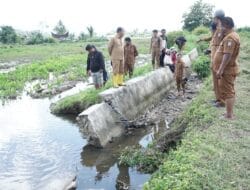 Irigasi Jebol, Dinas PUTR Pemkab Toba Turunkan Alat Berat
