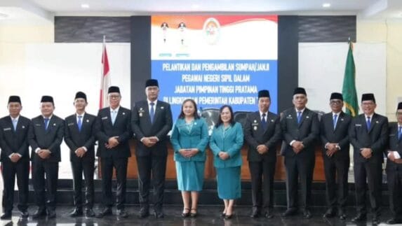 Bupati Lantik 10 Pejabat Pimpinan Tinggi Pratama di Lingkungan Pemkab Toba,2 Kaum Perempuan