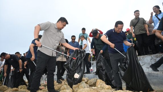 Pimpin Gerakan ASRI di Sorake, Bobby Nasution Tekankan agar Kegiatan Ini Rutin Dilakukan