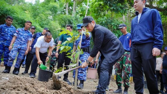Sapa Warga di Bantaran Sungai Babura, Rico Waas Tegaskan Komitmen Respons Cepat dan Tepat Sasaran