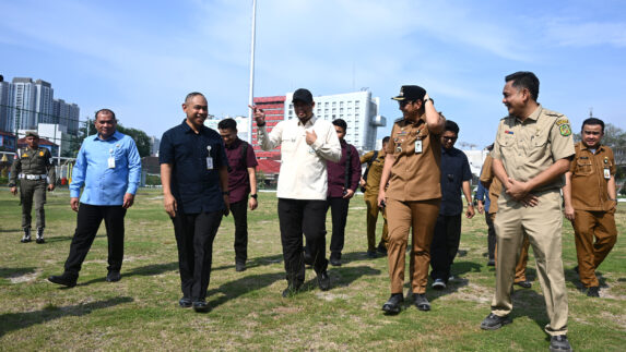 Bobby Nasution Tinjau Lapangan Kebun Bunga, Minta Perawatan Dilakukan Profesional