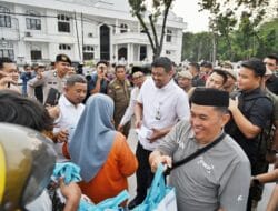 Bobby Nasution Bagikan THR untuk Warga, Sasar Pekerja Informal di Medan