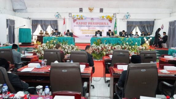 HUT ke-27 Kabupaten Toba Dalam Rapat Paripurna DPRD