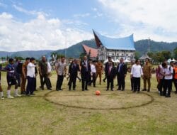 Bupati Toba Buka Pertandingan pada HUT ke-27 Toba