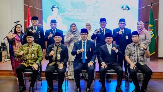 Lantik Empat Pejabat Tinggi Pratama, Rico Waas Tekankan Jabatan Harus Diemban dengan Ikhlas