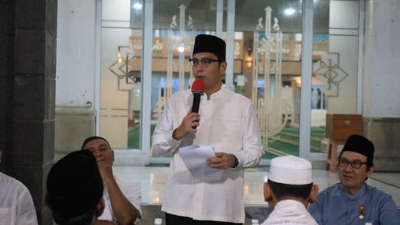 Dihadiri 1500 Jemaah, Rico Waas Apresiasi Buka Puasa Bersama di Masjid Al-Musabbihin