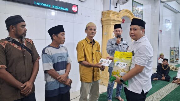 Komunitas di Gunungsitoli Berbagi untuk Dhuafa, “Peluk Hangat Ramadan” Salurkan Bantuan ke 100 Warga