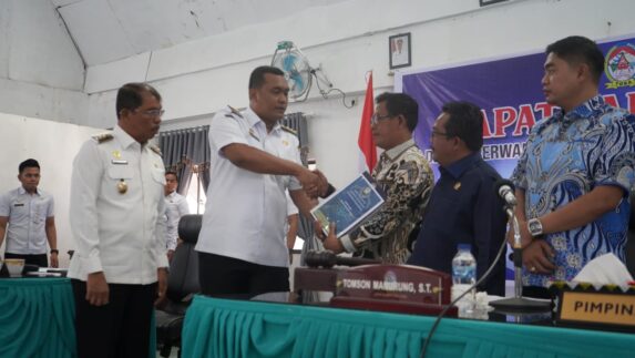 Bupati Toba Sampaikan LKPJ TA 2025, Rapat Diskors Hingga Akhir April 2026