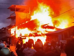 Kebakaran Hanguskan Sejumlah Ruko di Gunungsitoli, Api Sempat Membesar Meski Diguyur Hujan