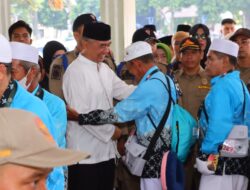 Pemko Tebingtinggi Lepas Keberangkatan 82 Jemaah Haji Menuju Tanah Suci 