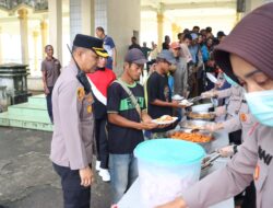 Pengemudi Ojek Online, Petugas Kebersihan, Penarik Becak Sarapan Gratis di Warung Presisi Polres Labuhanbatu 