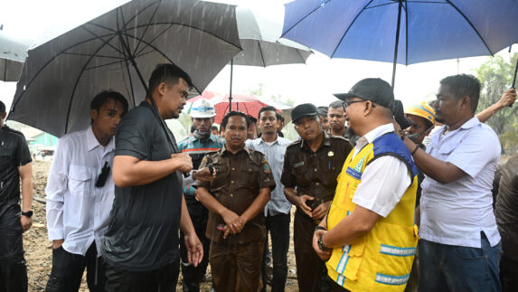 Gubernur Sumut Bobby Nasution Desak Percepatan Proyek Tanggul dan Sabodam Sungai Tukka