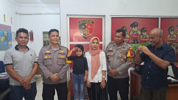 Pertemukan Anak Tersesat Dengan Orang Tuanya, Polres Labuhanbatu Kedepankan Empati dan Rasa Kemanusiaan