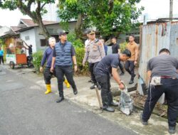 Atasi Banjir Mabar, Rico Waas Instruksikan Normalisasi Drainase Demi Kenyamanan Warga dan Siswa
