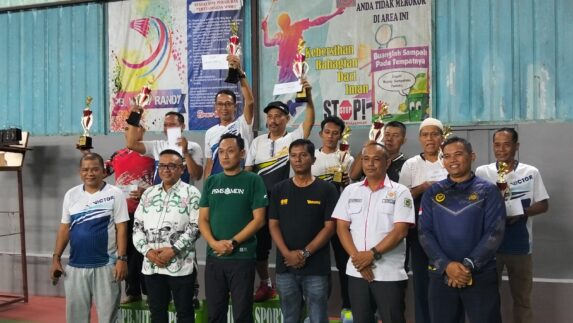Kadispora dan Ketua KONI Medan Tutup Turnamen Badminton PB Mitra Sporty Medan, Tengku Chairuniza : Dukung Olahraga Guna Cegah Narkoba dan Judi Online