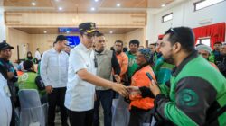 Lindungi Ojol dari Risiko Jalanan, Rico Waas Serahkan Kartu BPJS Ketenagakerjaan untuk Ribuan Driver di Medan
