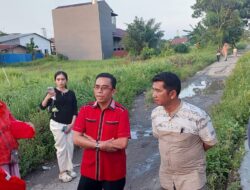 Paul MA Simanjuntak Tinjau Jalan Rusak di Mabar Hilir, Minta Dinas SDABMBK Perbaiki Skala Prioritas