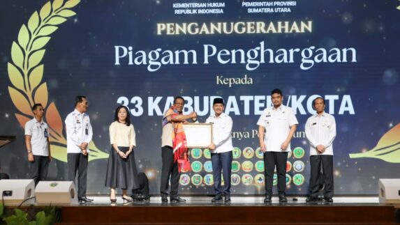 Wujudkan Kemudahan Akses Pelayanan Hukum Bagi Masyarakat, Walikota Tebingtinggi Terima Penghargaan Dari Kementerian Hukum RI