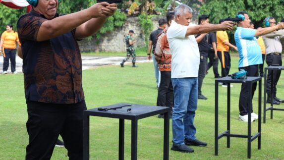 Polres Asahan Gelar Ĺomba Menembak, Forkopimda Ambil Bagian Dalam Peringatan Hari Bhayangkara Ke-80