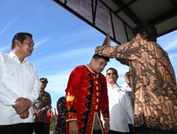 Disambut Hangat Warga di Bandara Binaka, Bobby Nasution Awali Agenda Berkantor di Kepulauan Nias