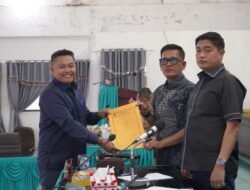 Rapat Paripurna DPRD TobaPandangan Umum Fraksi Golkar DPRD Toba Sampaikan Terminal Porsea Beralih Fungsi