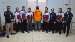 OJK Serahkan Tersangka dan Barang Bukti Kasus PT AJPI ke Kejaksaan Negeri Jakarta Selatan 