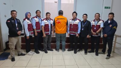 OJK Serahkan Tersangka dan Barang Bukti Kasus PT AJPI ke Kejaksaan Negeri Jakarta Selatan 