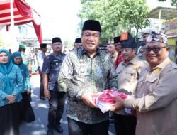 Bupati Asahan Pimpin Gerakan Pembagian Bendera Merah Putih